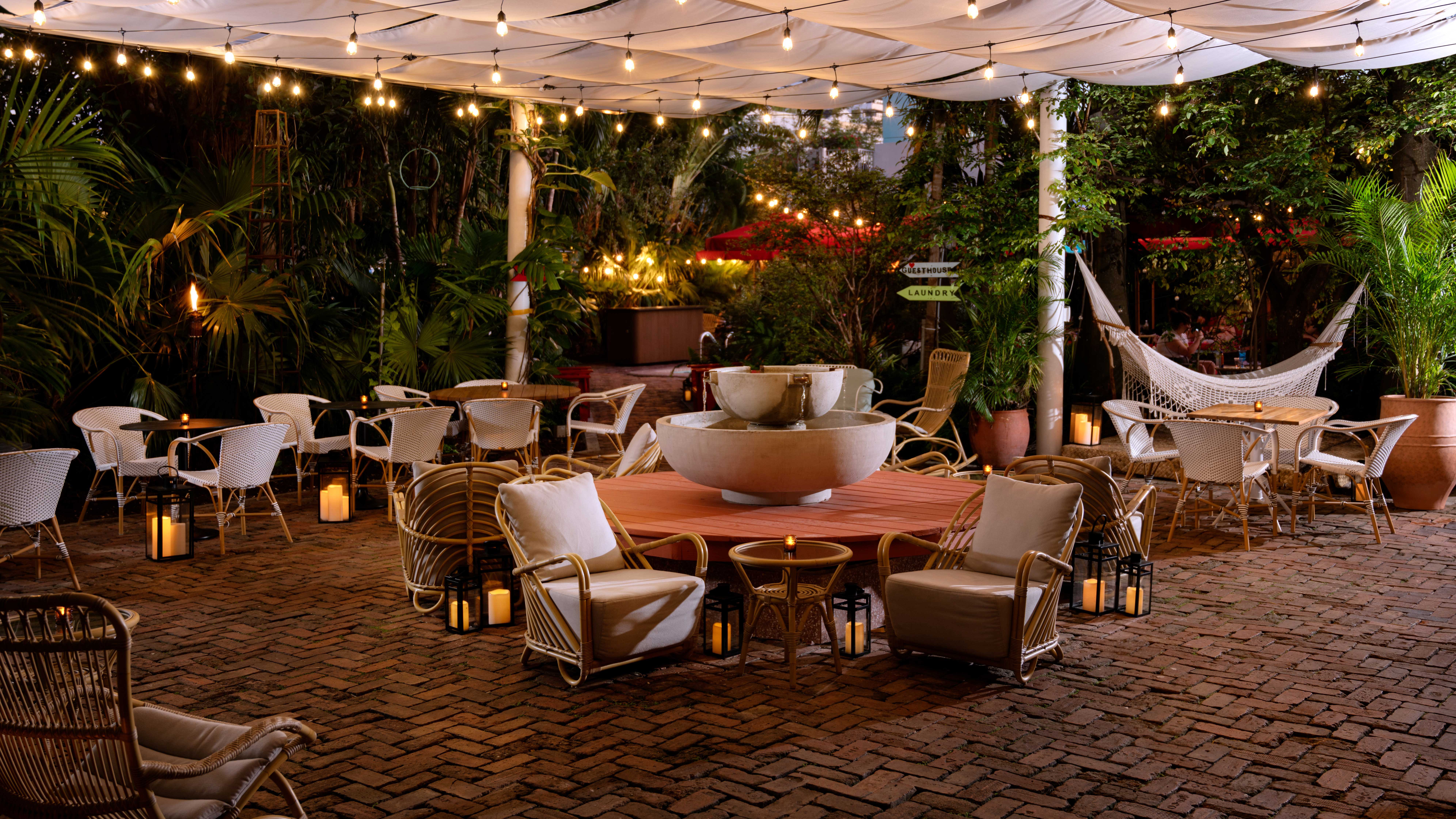 Freehand Hotel - Broken Shaker Cocktail Bar - Miami Beach, Florida